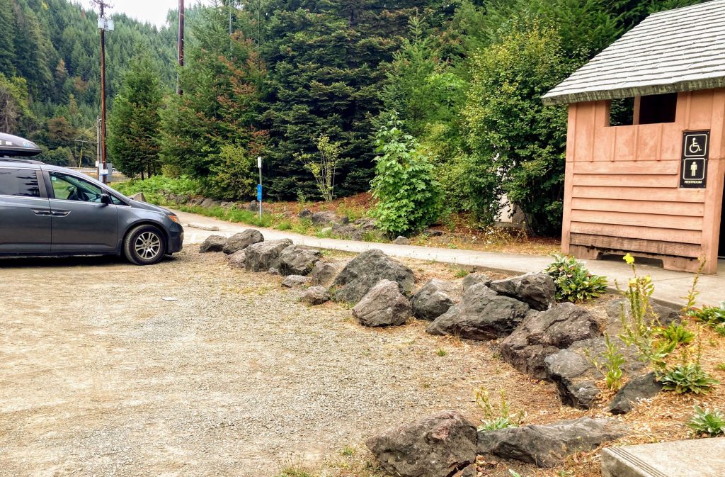 McKenzie River Leaburg Dam parking