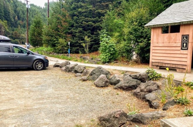 McKenzie River Leaburg Dam parking